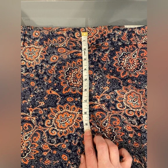 NWT Paisley Print Relaxed Fit Capris - Picture 4 of 11